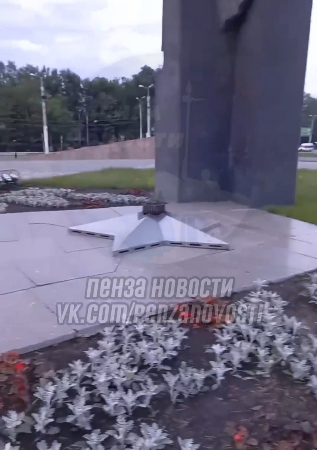 В Пензе зажгли потухший Вечный огонь у мемориала воинской и трудовой славы