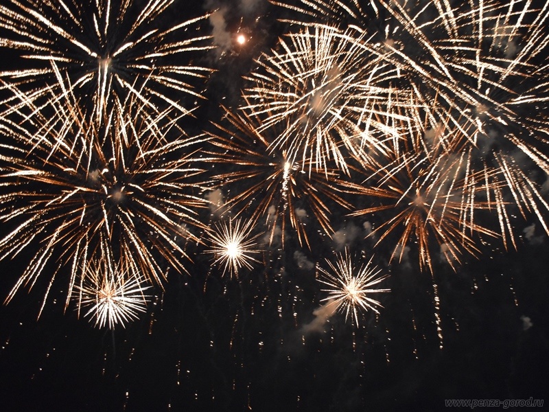 12 июня над Пензой прогремел фееричный 20-минутный салют