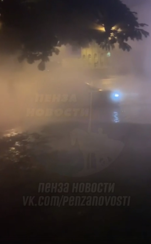 В Пензе на улице Суворова запертая в машине женщина едва не сварилась в кипятке