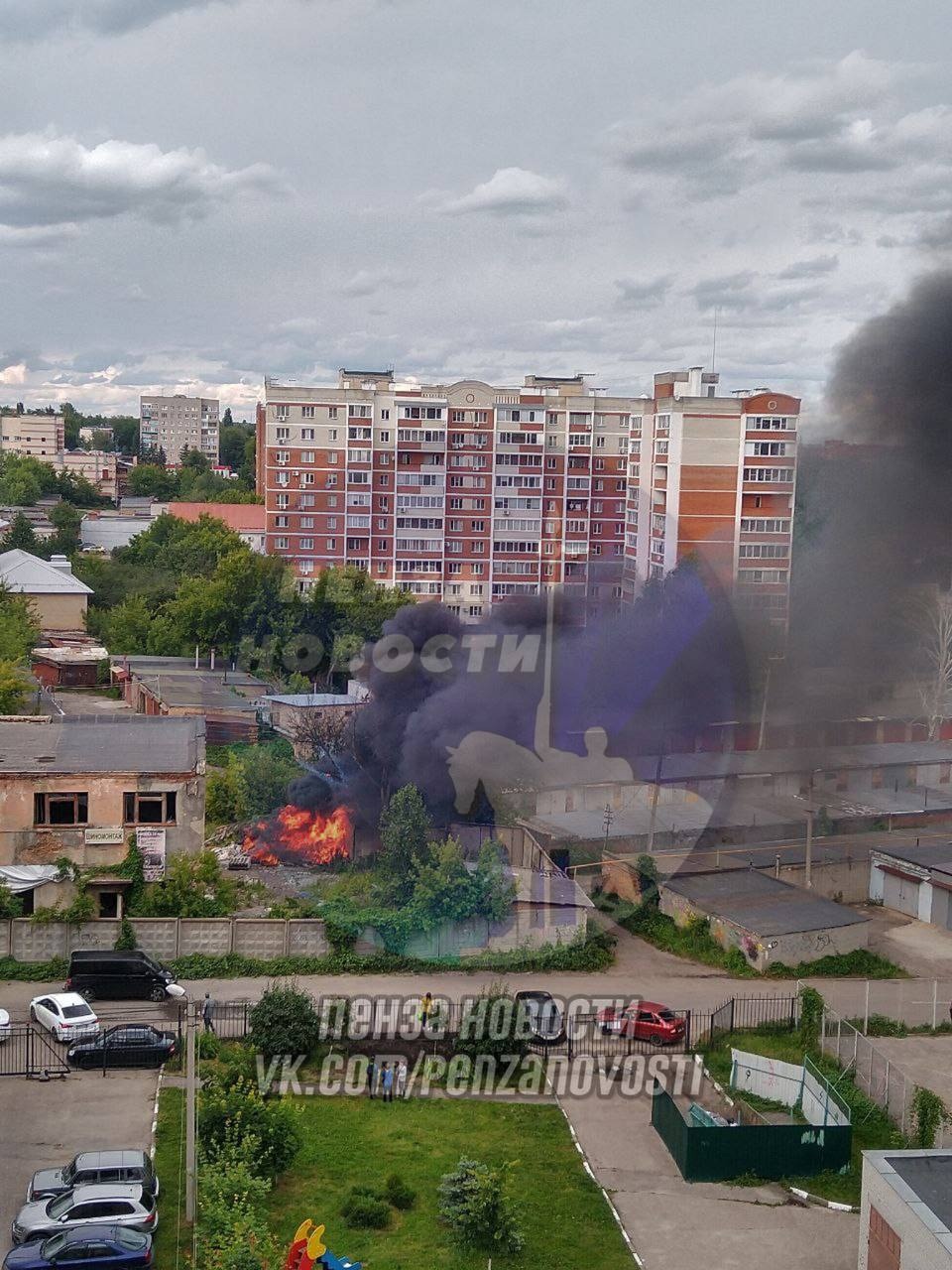 В Пензе опять загорелось заброшенное здание в 5-м Виноградном проезде