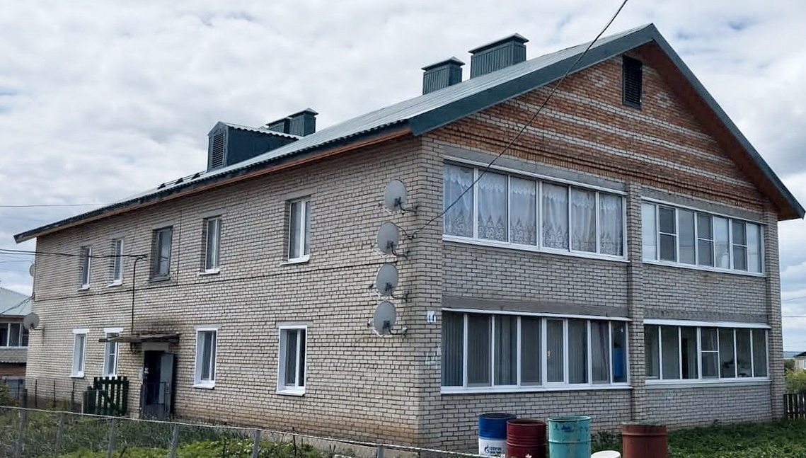 В Шемышейке капитально отремонтировали крыши двух домов