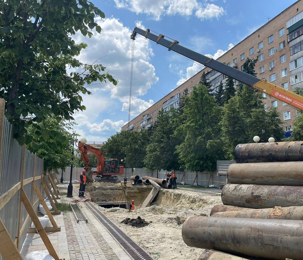 Трубы на улице Московской протаскивают бестраншейным методом