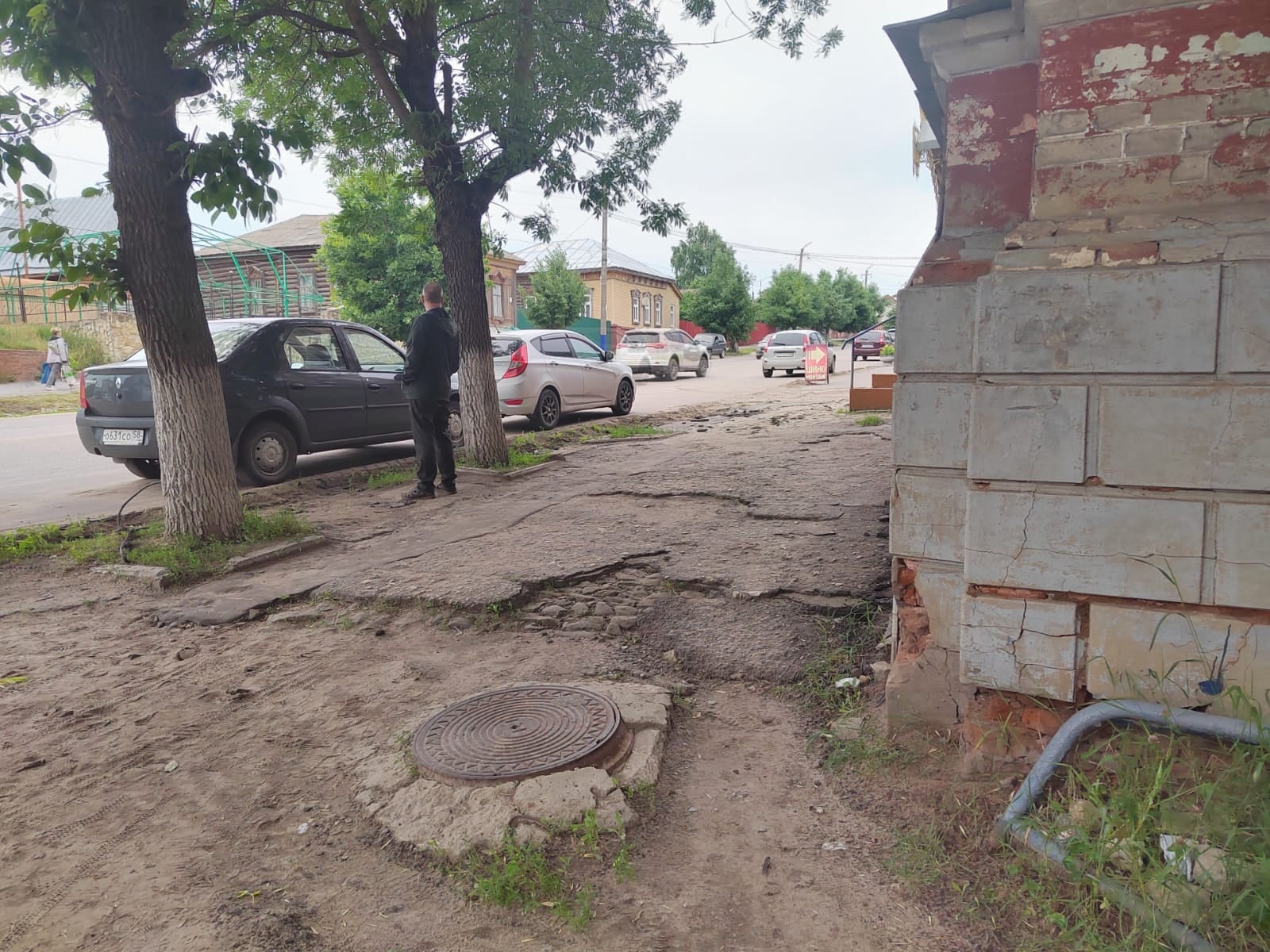 Жителям Сердобска ответили, когда у здания почты отремонтируют тротуар