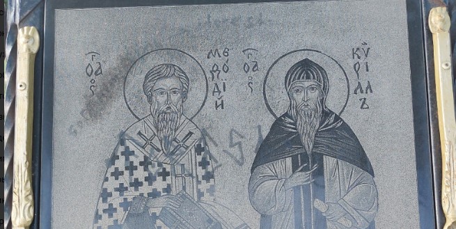 Мэр Кузнецка прокомментировал ситуацию с порчей иконы Кирилла и Мефодия