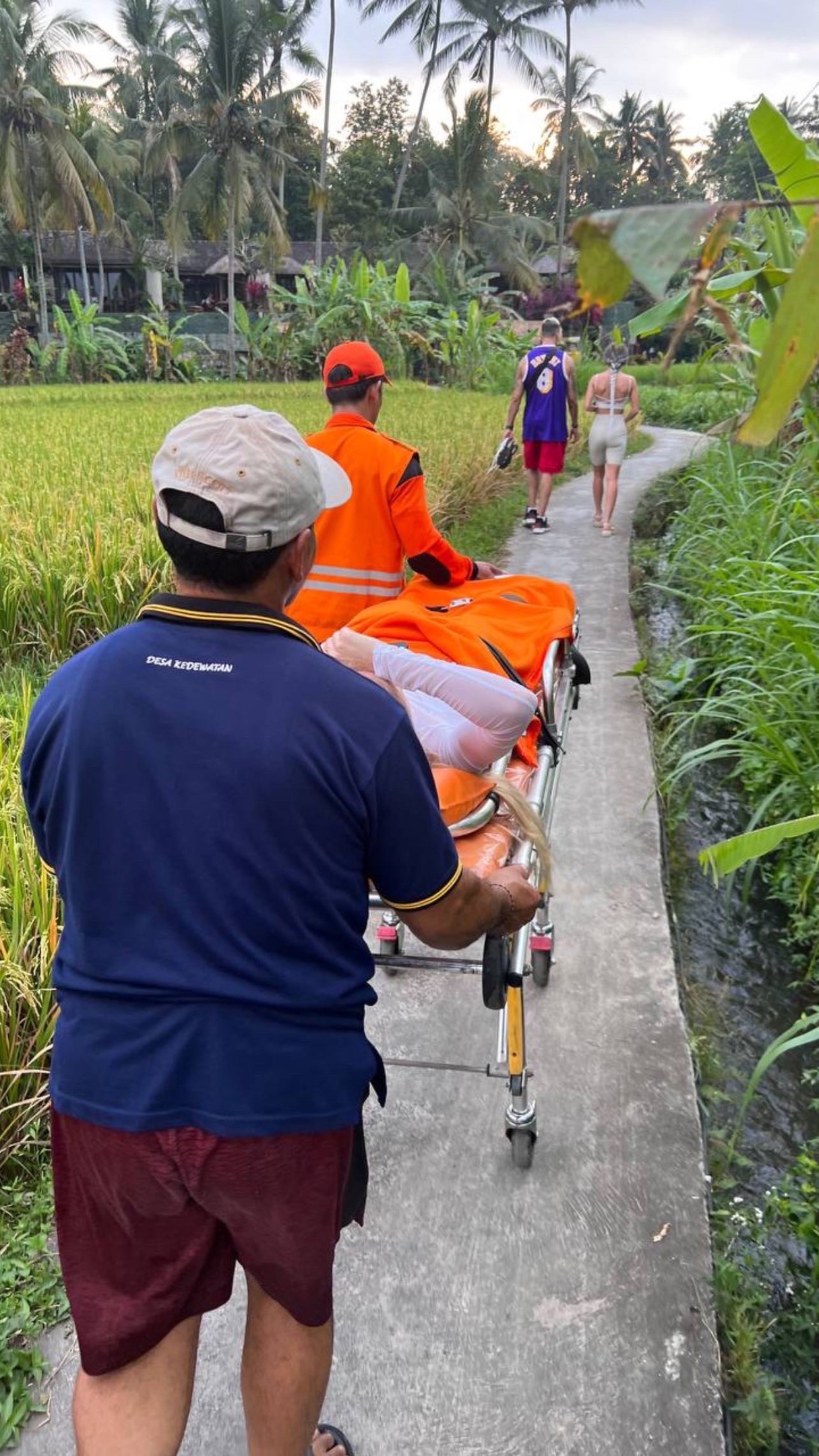 Уроженка Сердобска с онкологией сломала ногу на Бали и застряла в стране