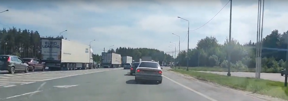 На трассе М5 образовалась пятикилометровая пробка в строну Чемодановки