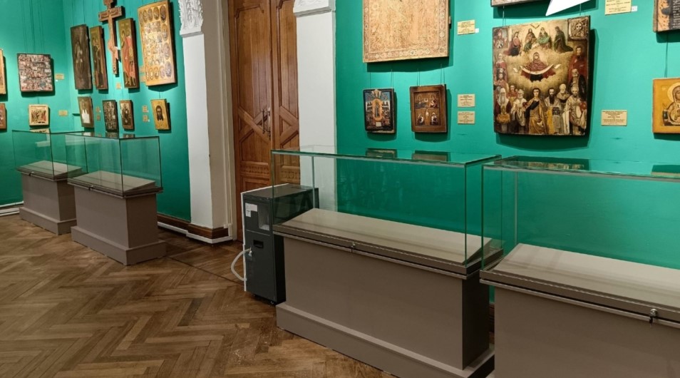 В пензенскую картинную галерею поступили новые витрины для экспонатов