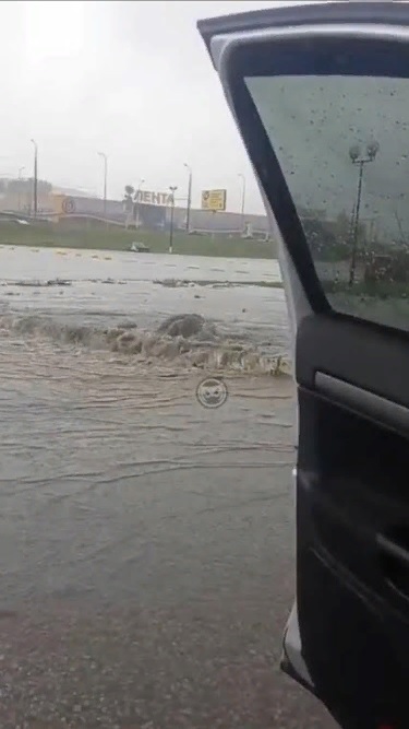 В пензенской Терновке машины утонули после дождя
