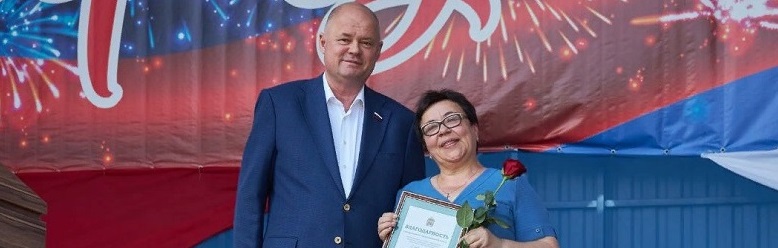 Вадим Супиков посетил праздник в Земетчино, посвященный Дню медработника