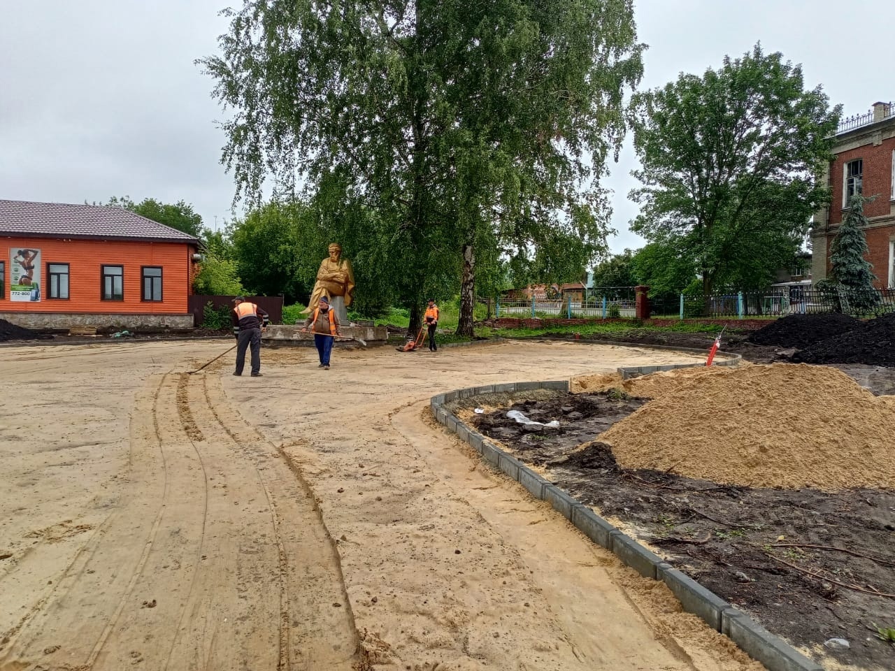 Жителям Сердобска рассказали, как идет реконструкция сквера имени Яблочкова