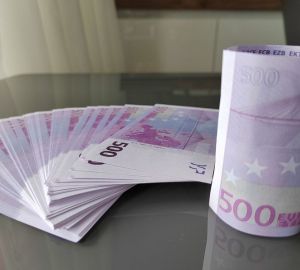 Банк России увеличил стоимость евро на 97 копеек в выходные