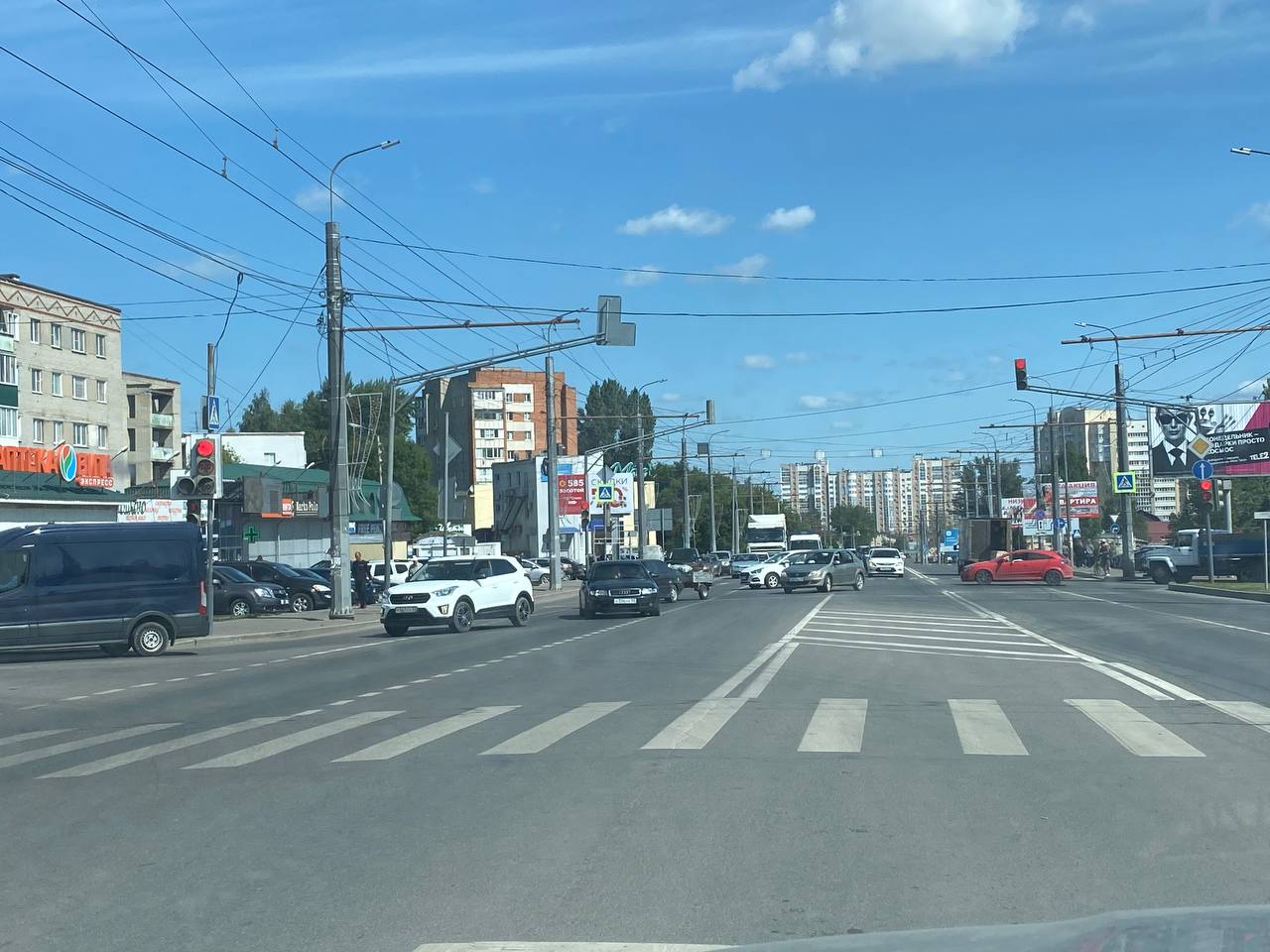 Жители Терновки ругают дорожников за разметку, противоречащую светофору и знакам