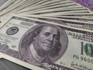 Банк России повысил курс доллара 6 июня