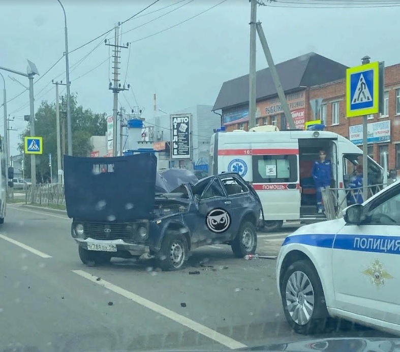 В Пензе рядом с базой Первомайской произошло ДТП, приехала скорая