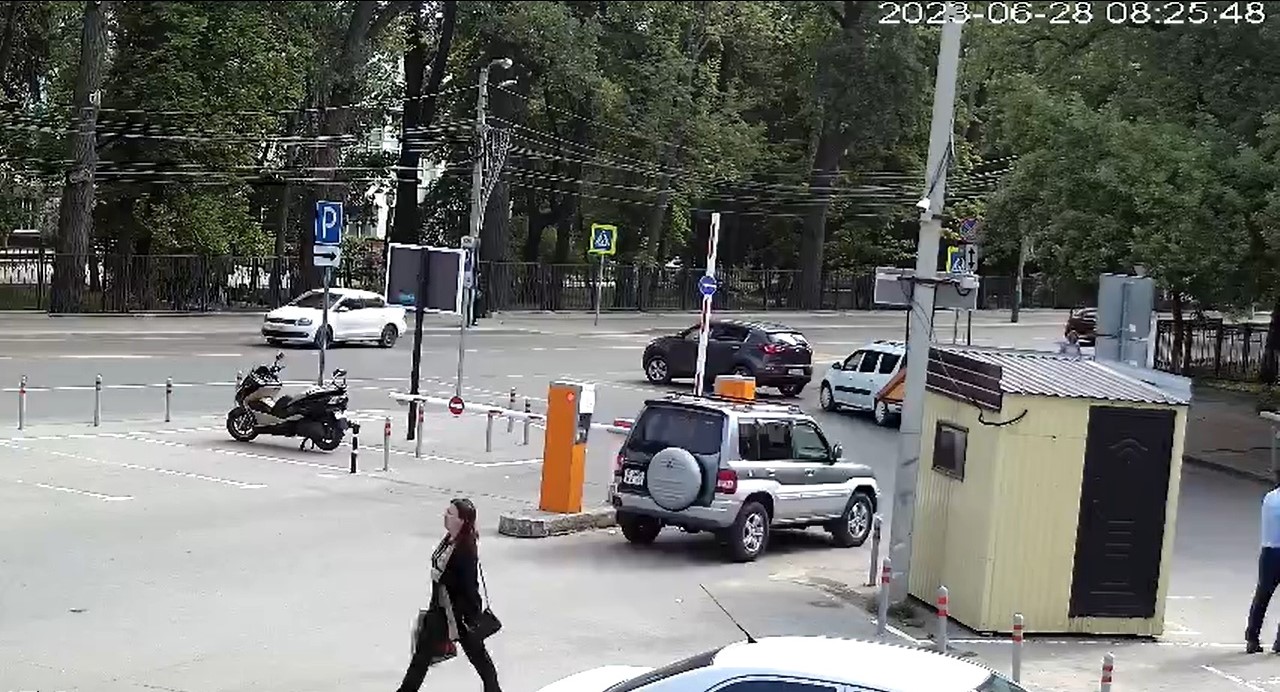 В Пензе владелец дорогого авто не заплатил за муниципальную парковку