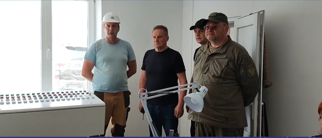 Олег Мельниченко рассказал о ремонте дороги в ДНР, идущем вместе с разминированием