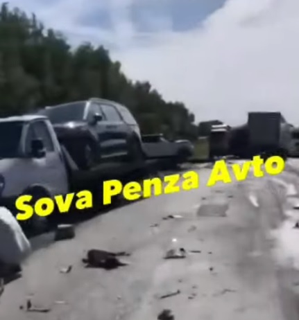 В массовом ДТП в Пензенской области столкнулись фуры, автовоз и цементовоз