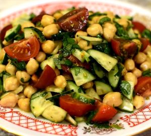 Готовим тайский кисло-сладкий салат с нутом