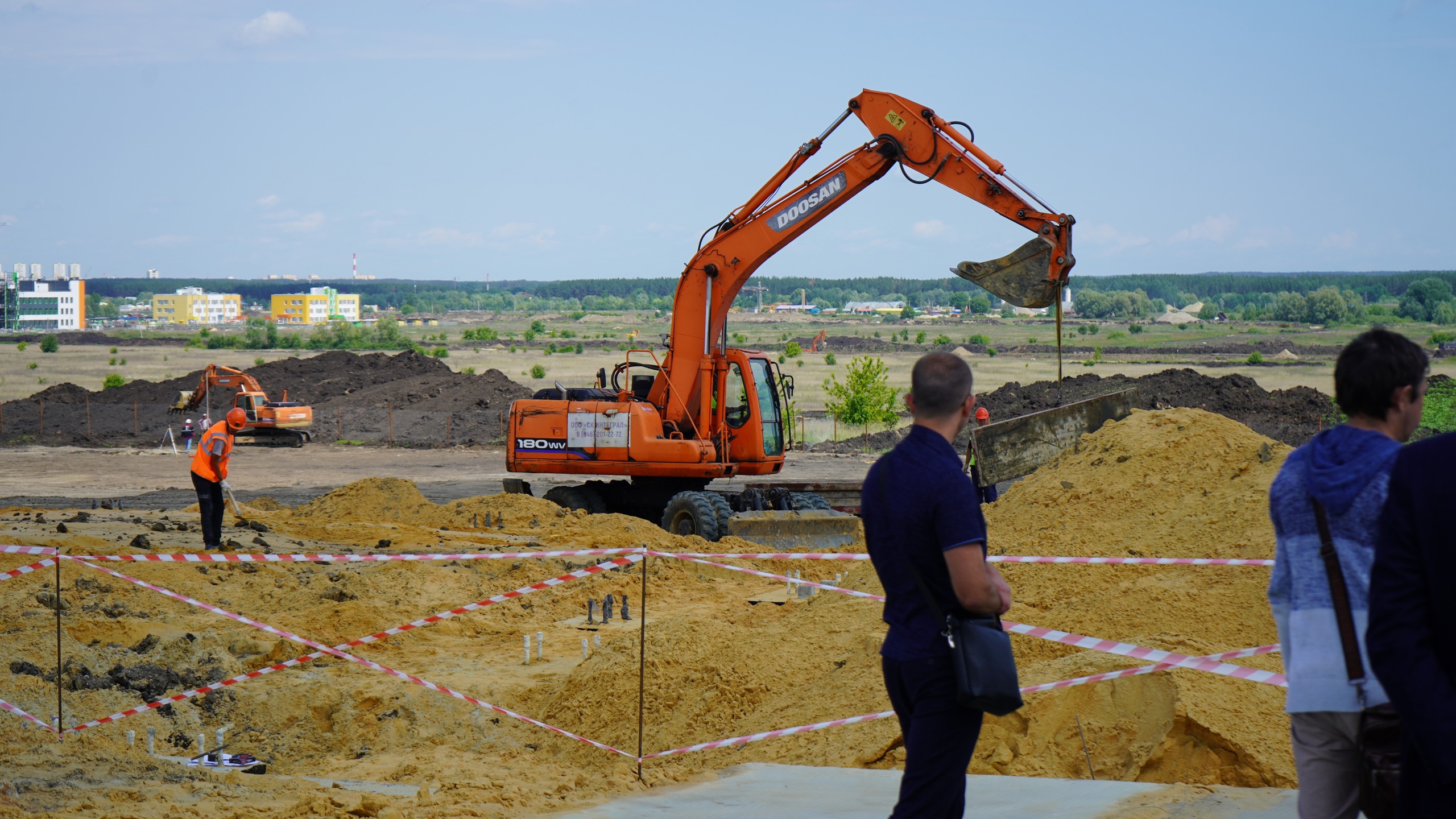 В Спутнике идет активное строительство сразу двух дорог