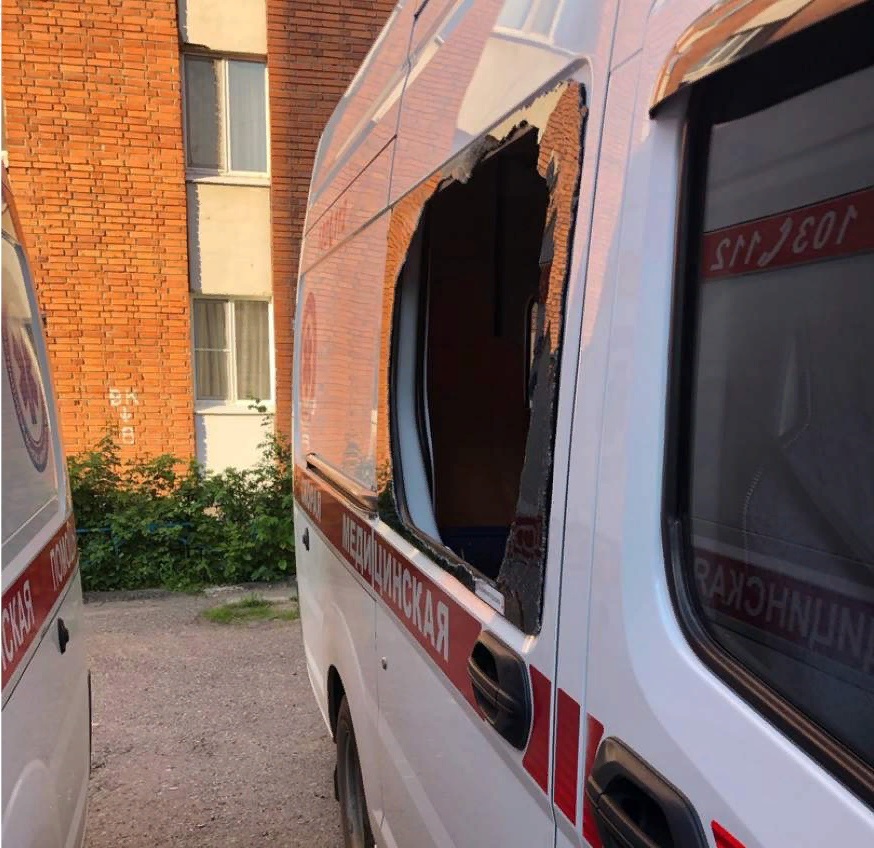 В Пензе вандалы разбили две машины скорой помощи