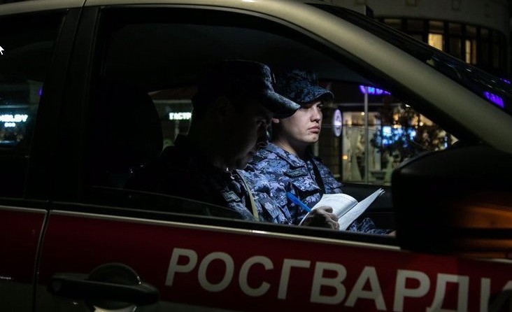 В Пензе сотрудники завода пытались пронести украденный металл под одеждой