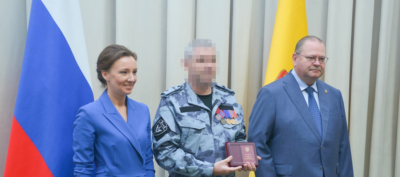 Олег Мельниченко и Анна Кузнецова вручили медали бойцам Росгвардии