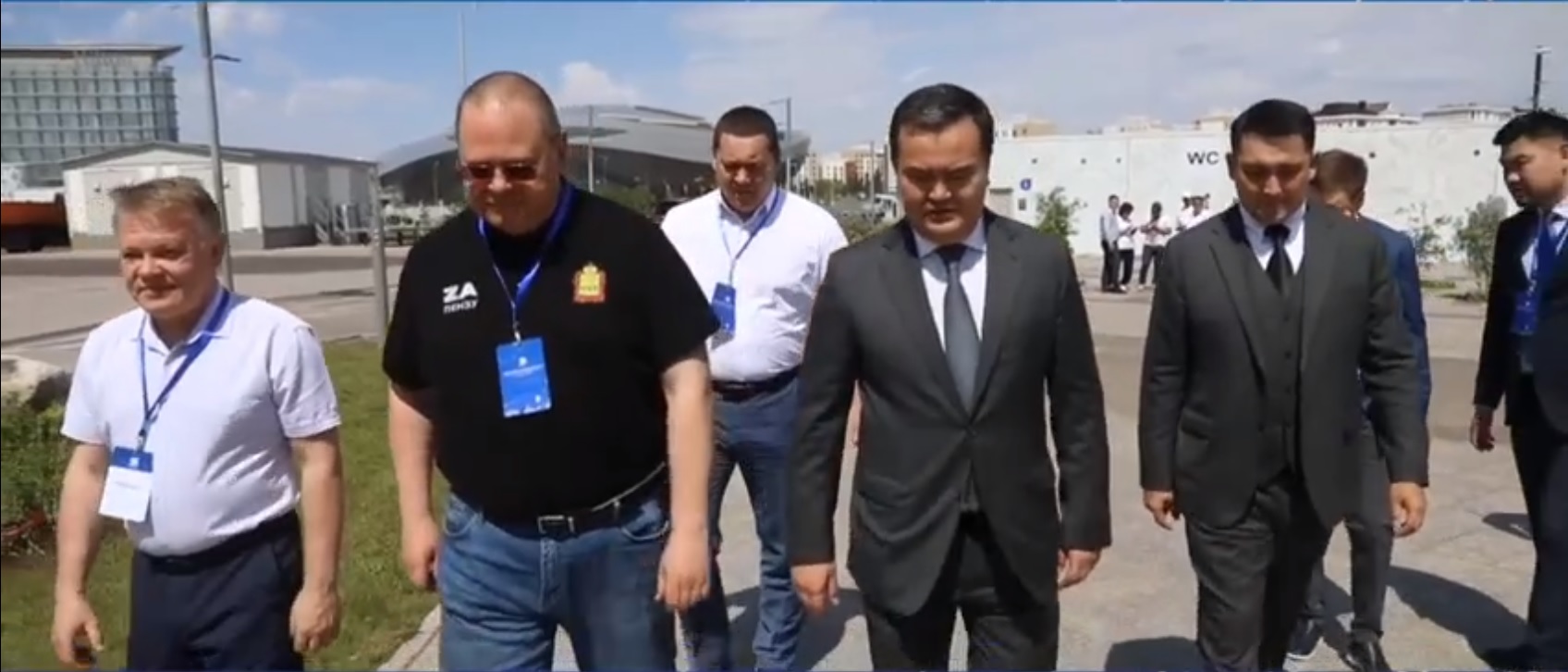 Олег Мельниченко вместе с делегацией посадил дерево в Астане