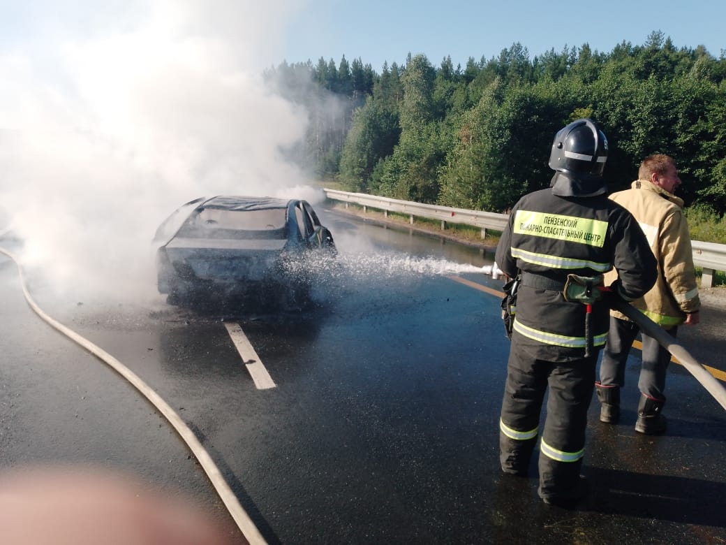 Опубликованы фото сгоревшего авто на трассе М5 «УРАЛ» в Городищенском районе
