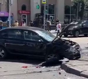 «Искореженные легковушки»: в центре Пензы случилось жесткое ДТП