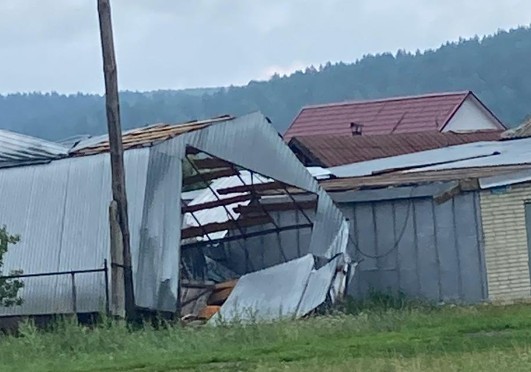 Жители Никольска пожаловались на отсутствие уборки в центре города после страшного урагана