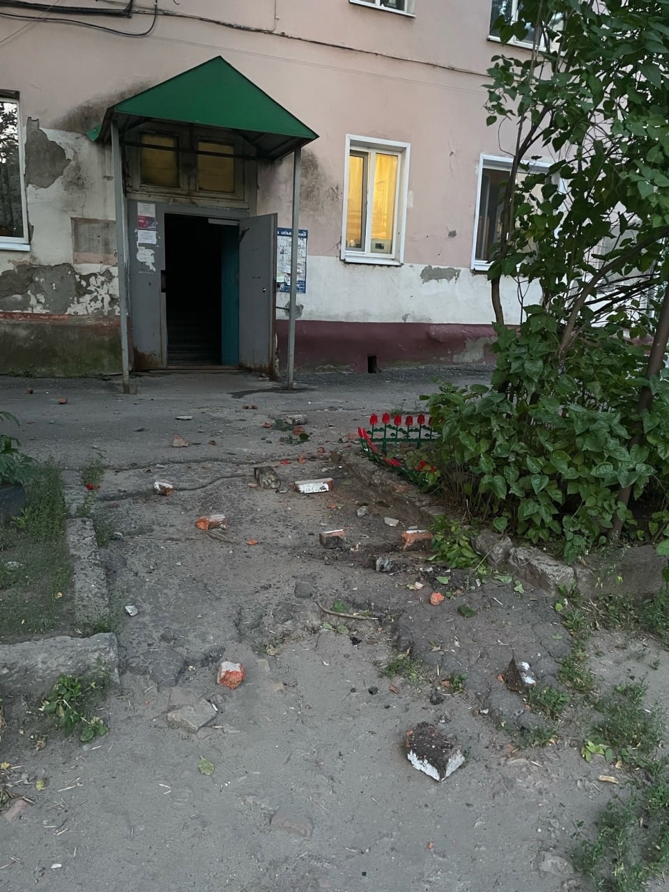 В пензенской Терновке крыша дома начала обваливаться на головы людей