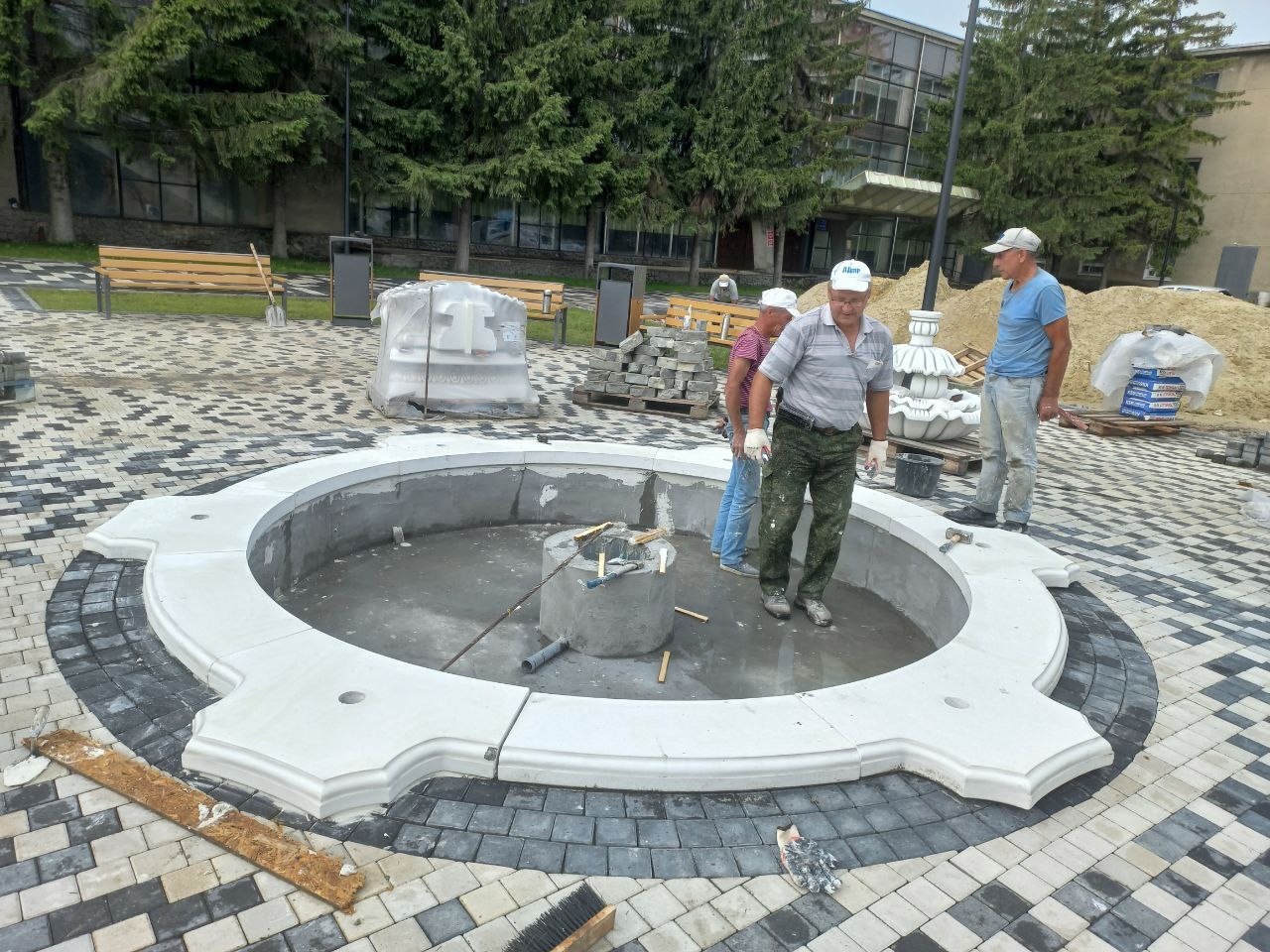 В Кузнецке обновляют храм и собирают новый фонтан