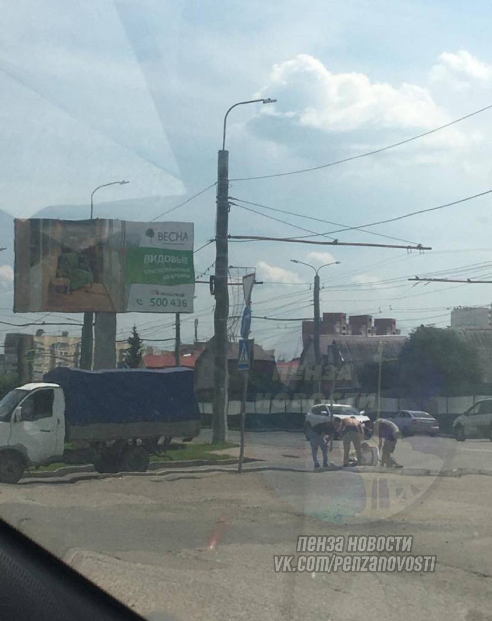 В Пензе на улице Терновского грузовик сбил самокатчика