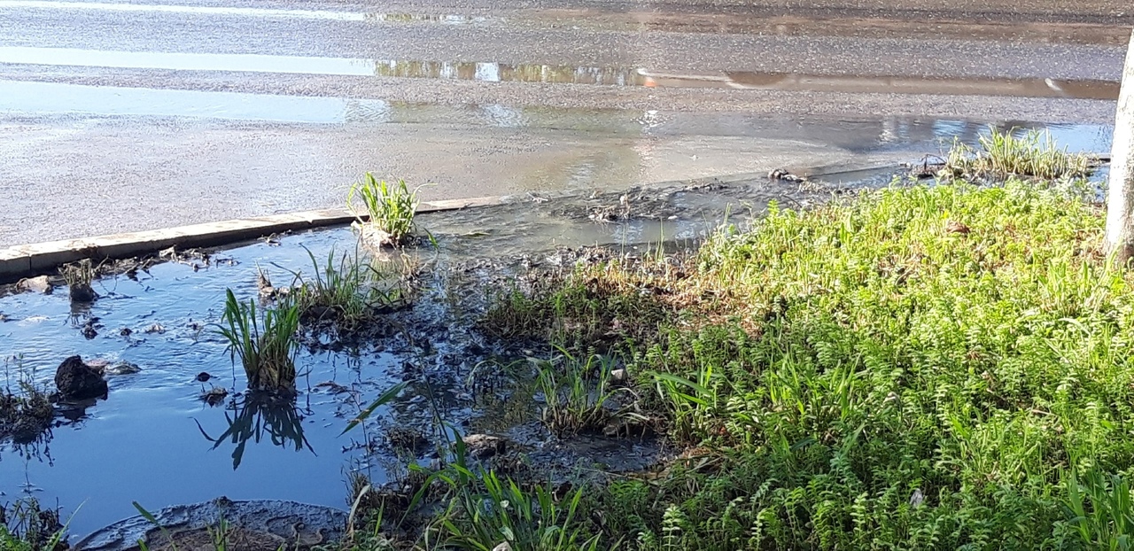 В пензенском Арбекове вторую неделю не могут почистить колодец