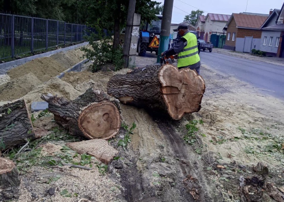 В Кузнецке продолжается ямочный ремонт дорог и уборка города