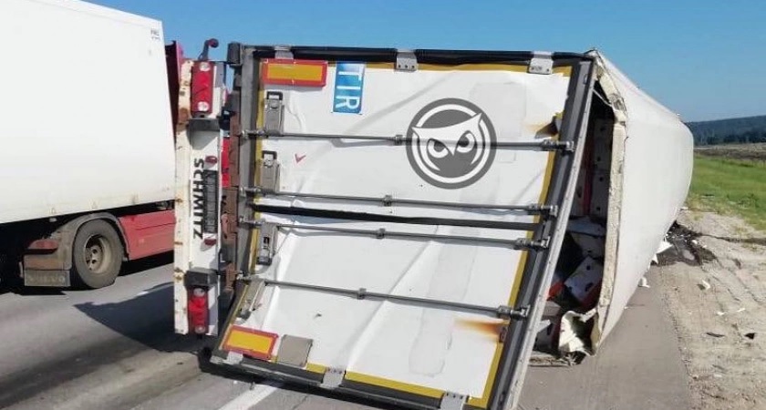 В Городищенском районе на трассе М-5 опрокинулась фура с дынями