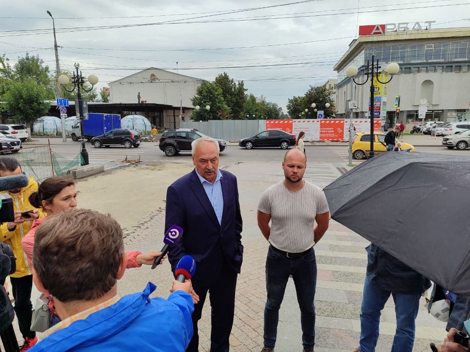 Михаил Панюхин проверил ход работ по ремонту тепловых сетей на улице Московской