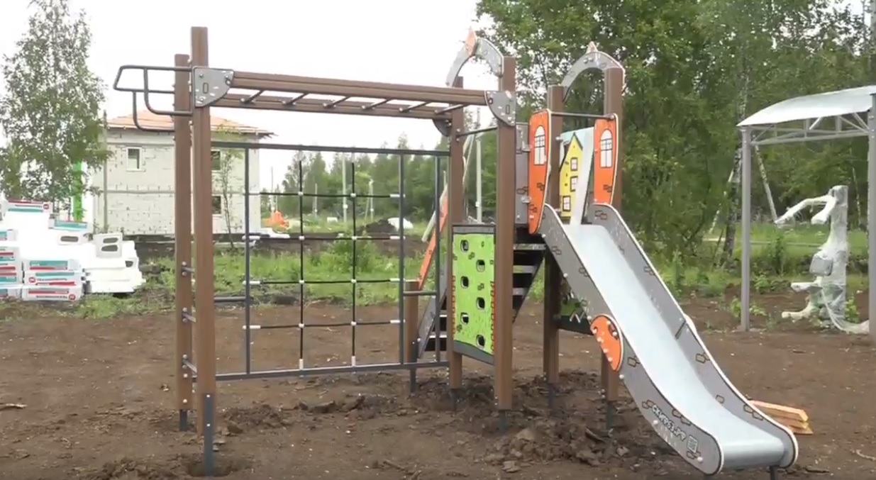 В Сердобском районе детскую площадку установили с нарушениями