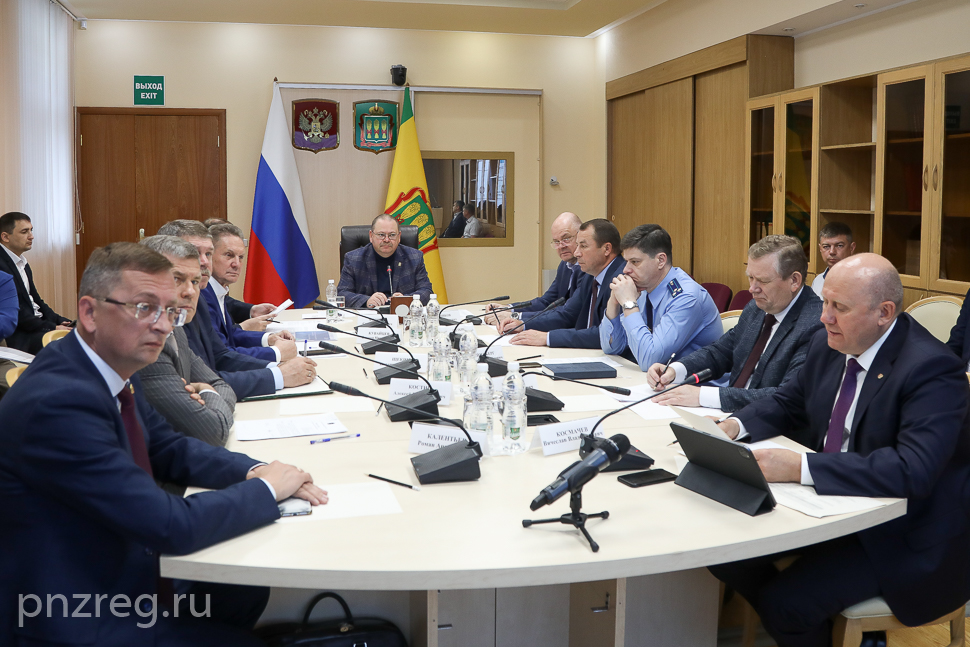 Олег Мельниченко поручил «управляйкам» усилить работу с обращениями пензенцев в соцсетях