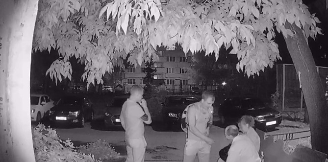 В Пензе двое мужчин ограбили женщину и попали на видео