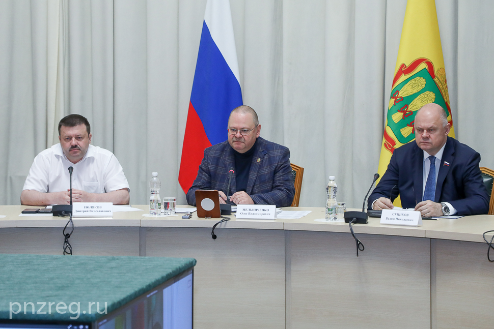 Олег Мельниченко назвал напряженной ситуацию с пожарами в регионе