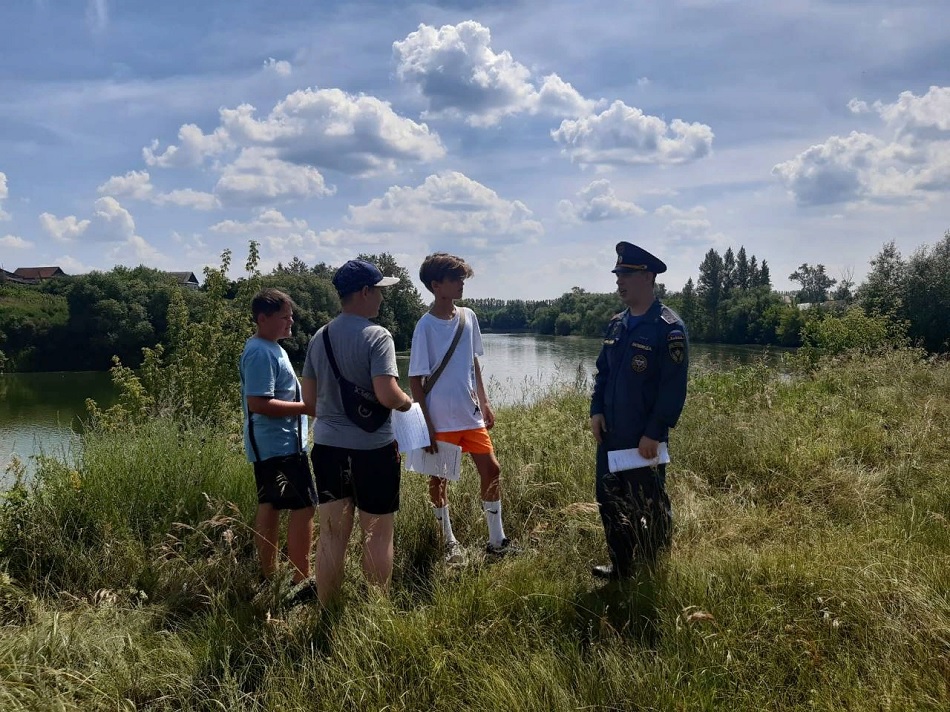 В Кузнецком районе правоохранители проверили отдыхающих в селе Сухановка