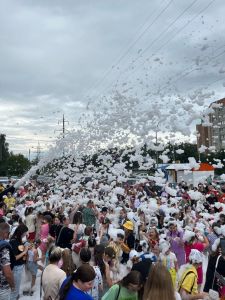 Кинотеатр "Центральный" организовал для жителей Каменки пенную вечеринку (0+)