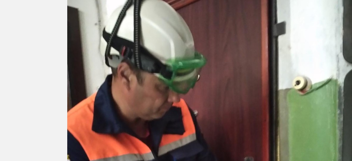 В Пензе спасатели помогли медикам попасть к больному мужчине