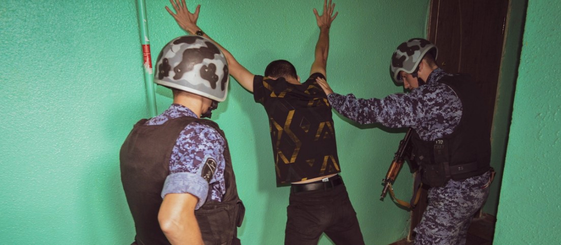 Пензенские росгвардейцы задержали пьяного мужчину, избившего знакомую