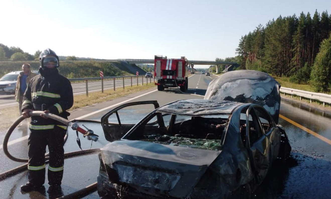 В ГИБДД прокомментировали ДТП с загоревшейся легковушкой на М5