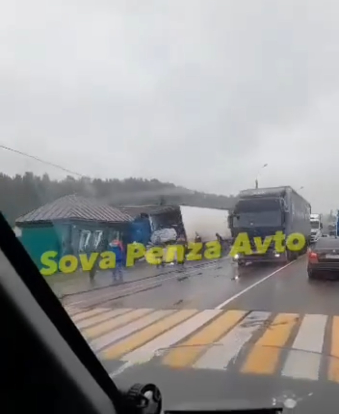 В Кузнецком районе фура влетела в жилой дом