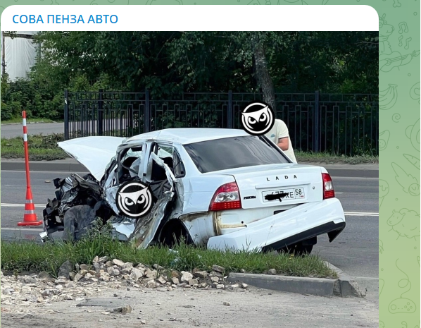 В Пензе на Калинина перекрыт проезд из-за жесткой аварии