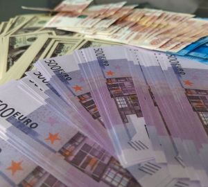 Банк России повысил курсы доллара и евро 6 июля