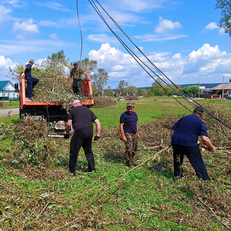 Жителей разрушенного ураганом Никольска призвали на субботник